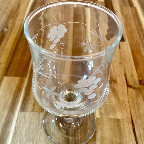 Vintage Etched Grapes Clear Glasses Footed  5 5/8” Tall Elegant Barware Bar Cart - Picture 5 of 11